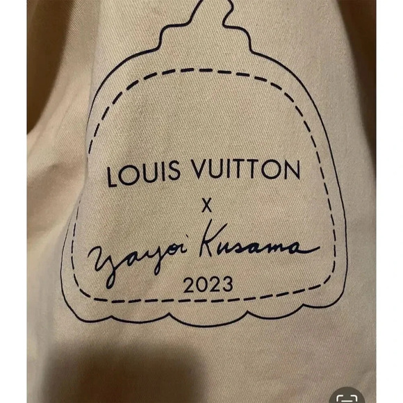 AUTHENTIC Louis Vuitton x Yayoi Kusama 2023 Long Garment Bag Beige - Picture 1 of 9